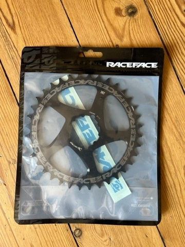 Race Face 36 T 3 BOLT Drivetrain & Pedals usato