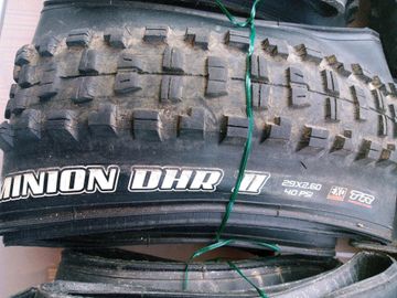 Używany Maxxis DHR - plusieurs modèles de gommes Tyres & Tubes