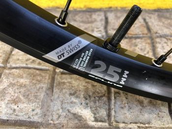 Brugt Dt Swiss M1700 Spline bike — billede 3 af 6