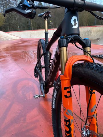 Brugt Fox 32 sc factory 100mm 2024 bike — billede 2 af 2