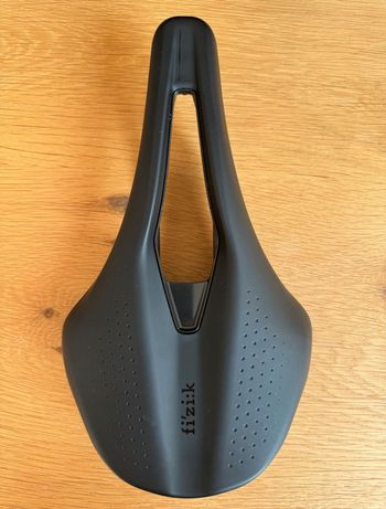 Tweedehands Fizik Tempo Argo R3 2023 Saddles & Seatposts
