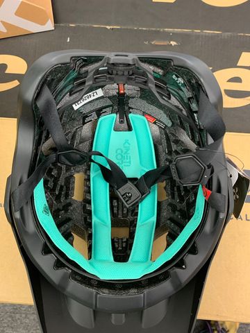 Used Lazer Jackal KinetiCore bike — image 4 of 4
