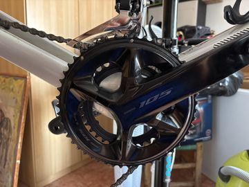 Brugt Shimano 105 12v di2 2024 Drivetrain & Pedals
