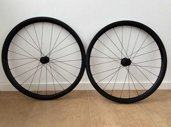 Used Bontrager Aeolus Elite 35V TLR Disc Road Wheel 2022 bike — image 1 of 4