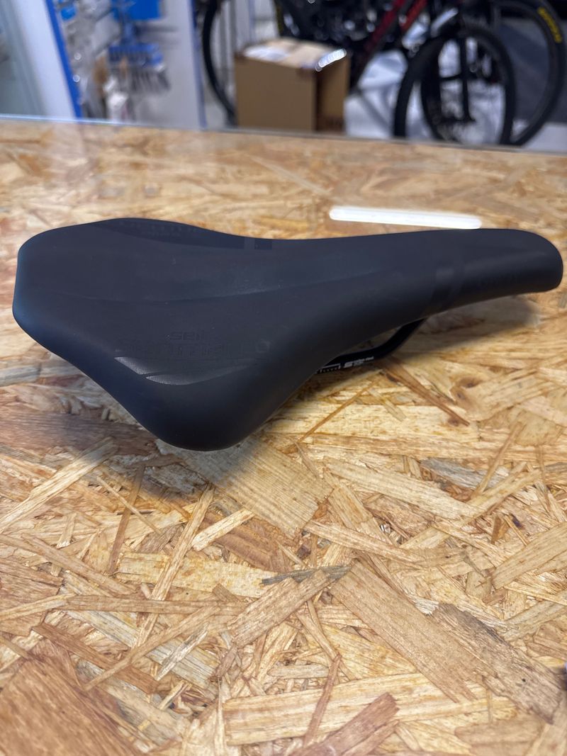 Käytetty San Marco Sella San Marco Gnd sport wide 2023 Saddles & Seatposts