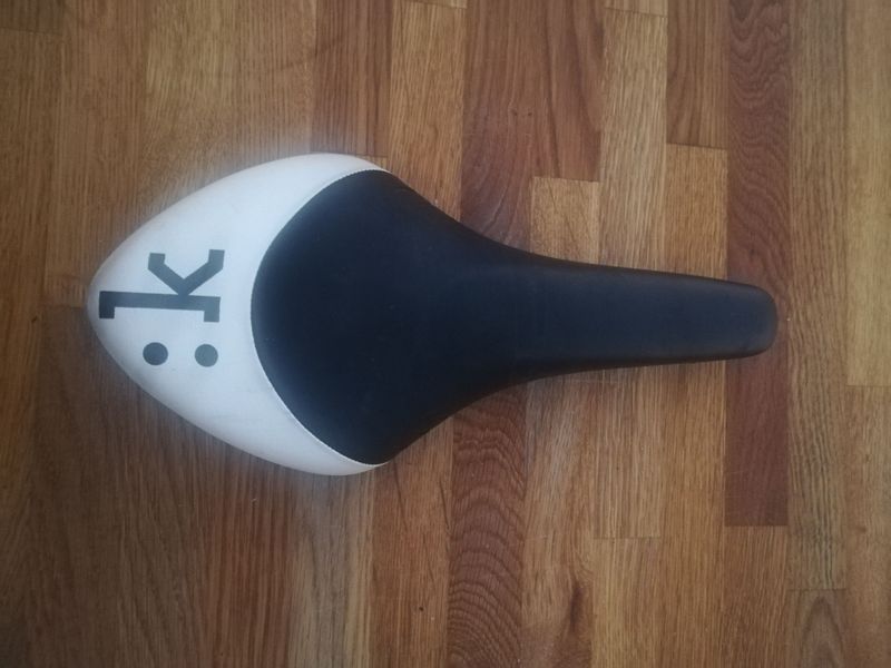 Used Fizik Sella bianca e nera bike