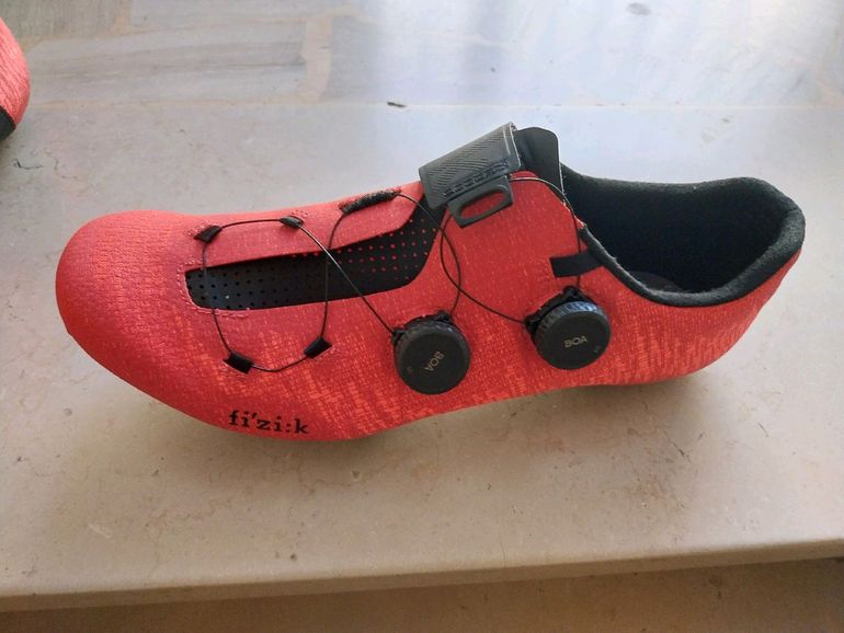 Used Fizik vento carbon 2024 bike — image 2 of 5