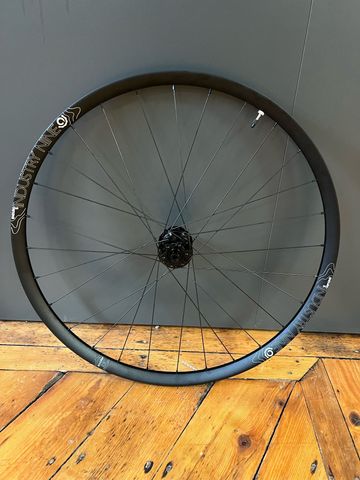 Tweedehands Industry Nine Enduro S 29" 2024 bike — afbeelding 2 van 2