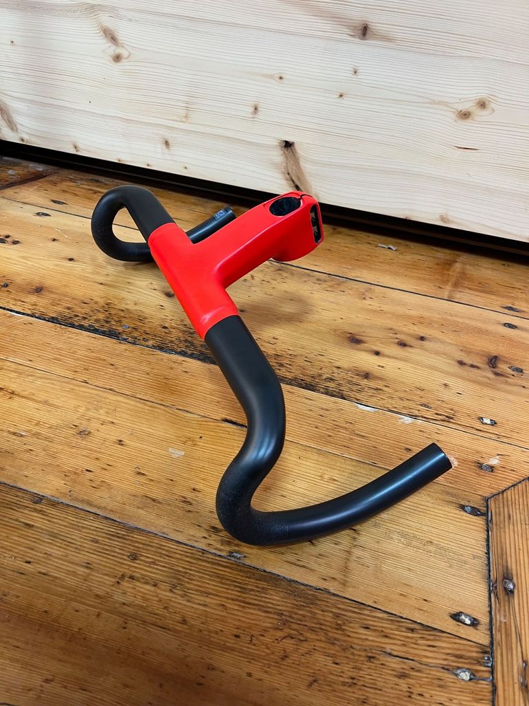 BMC ICS carbon evo 一体ハンドル 赤黒 400mm/90mm Carbon Evo Bmc Ics