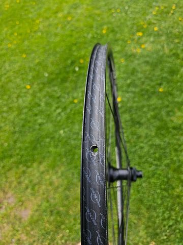Used Specialized Axis 4.0 Disc SCS TA 2018 bike — image 4 of 4