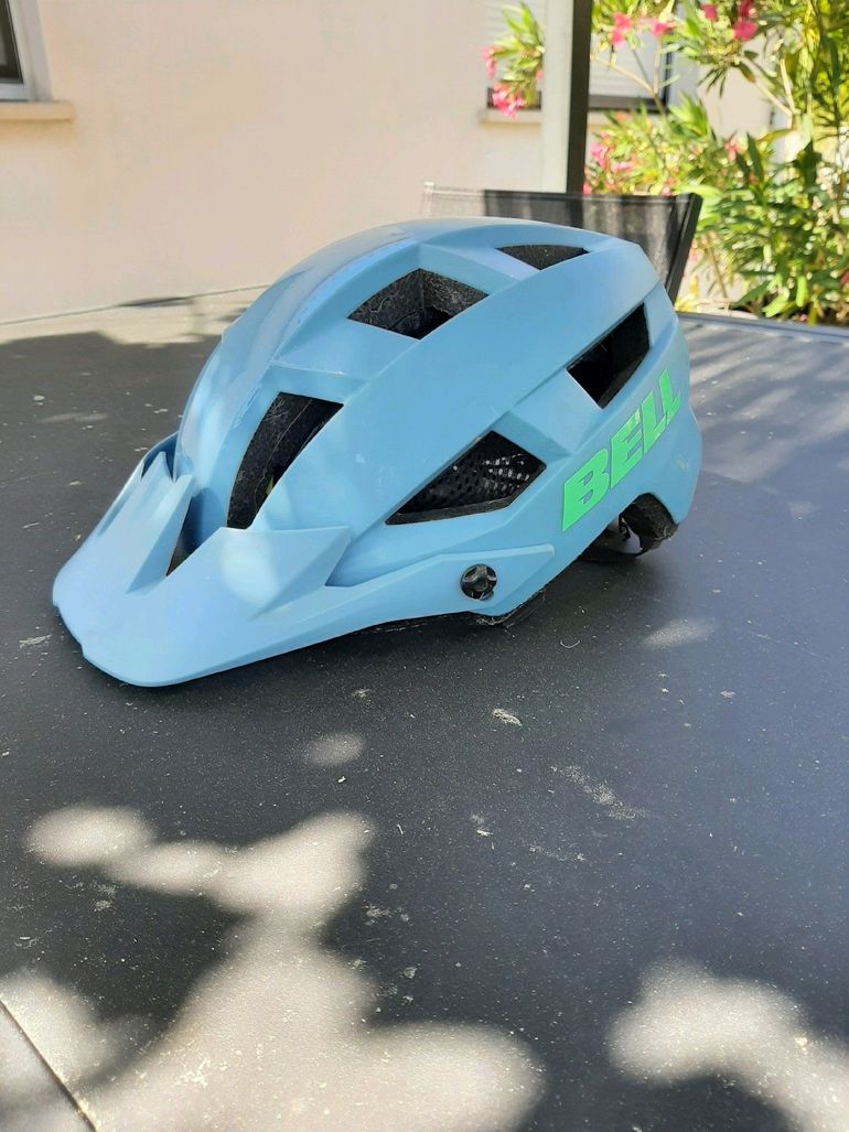 Used Bell spark 2 MIPS 2022 bike — image 5 of 5