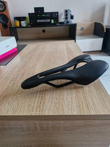 Sella Italia slr superflow boost Saddles & Seatposts usato