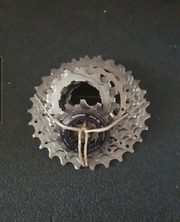 Shimano CS6800 Drivetrain & Pedals usato