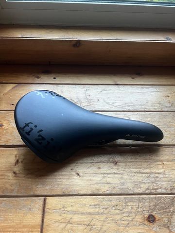 Used Fizik Aliante Saddles & Seatposts