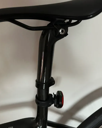 Bontrager Tija integrada de carbono en color a juego y adaptadores redondos de 7 mm Trek 135mm x 20mm 2024 bike usato