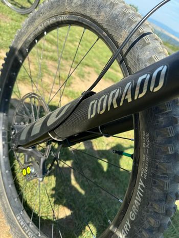 Used Manitou Dorado Pro 2025 bike — image 6 of 7