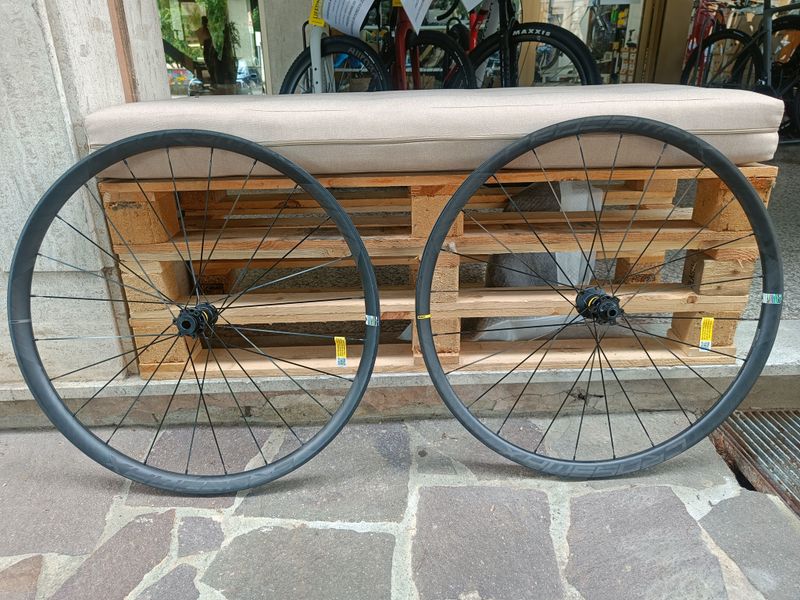 Used Mavic Crossmax SL Ultimate 30 2025 bike — image 2 of 4