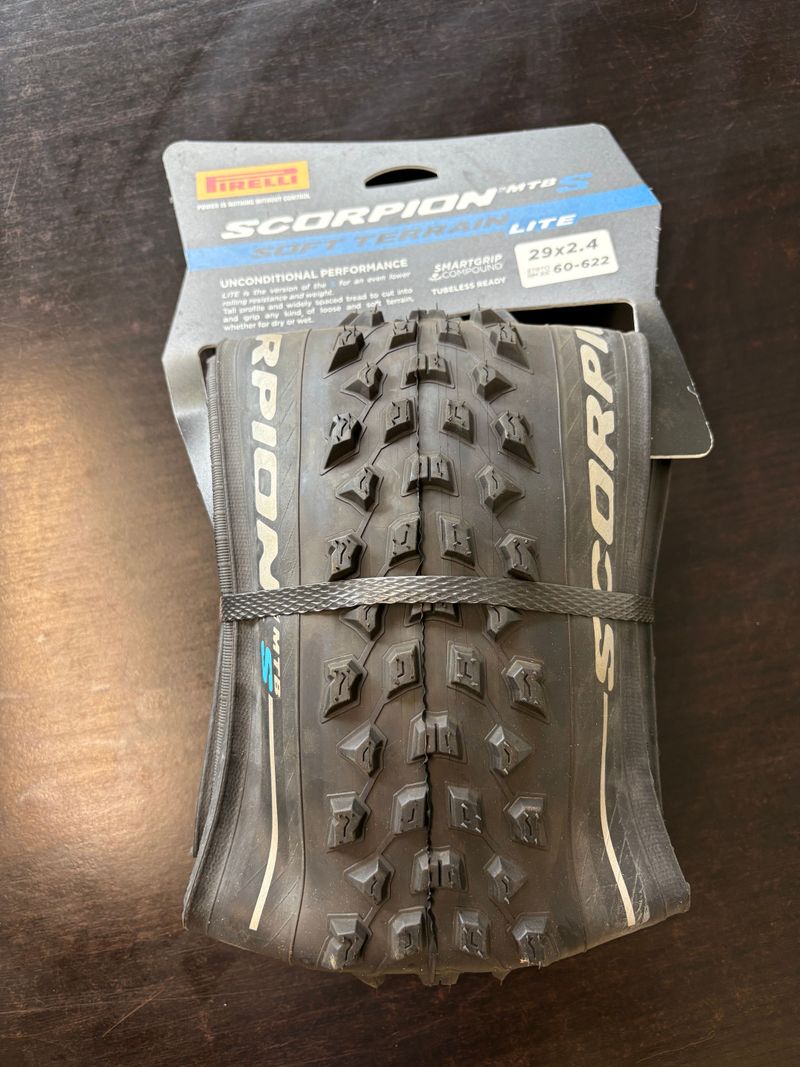 Pirelli SCORPION S LITE 29X 2, 40 2025 Tyres & Tubes de segunda mano