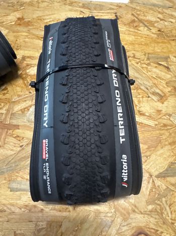 Gebrauchtes Vittoria Copertone Vittoria terreno dry 2024 Tyres & Tubes