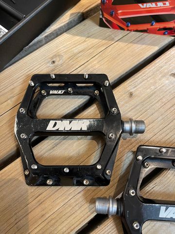 Brugt DMR VAULT PLATFORM PEDALS BLACK 2024 bike — billede 3 af 6