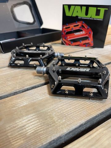 Brugt DMR VAULT PLATFORM PEDALS BLACK 2024 bike — billede 6 af 6