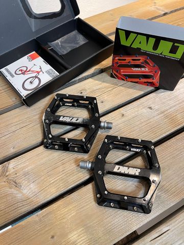 Brugt DMR VAULT PLATFORM PEDALS BLACK 2024 bike — billede 4 af 6