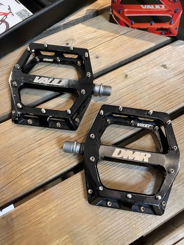 Brugt DMR VAULT PLATFORM PEDALS BLACK 2024 bike — billede 5 af 6