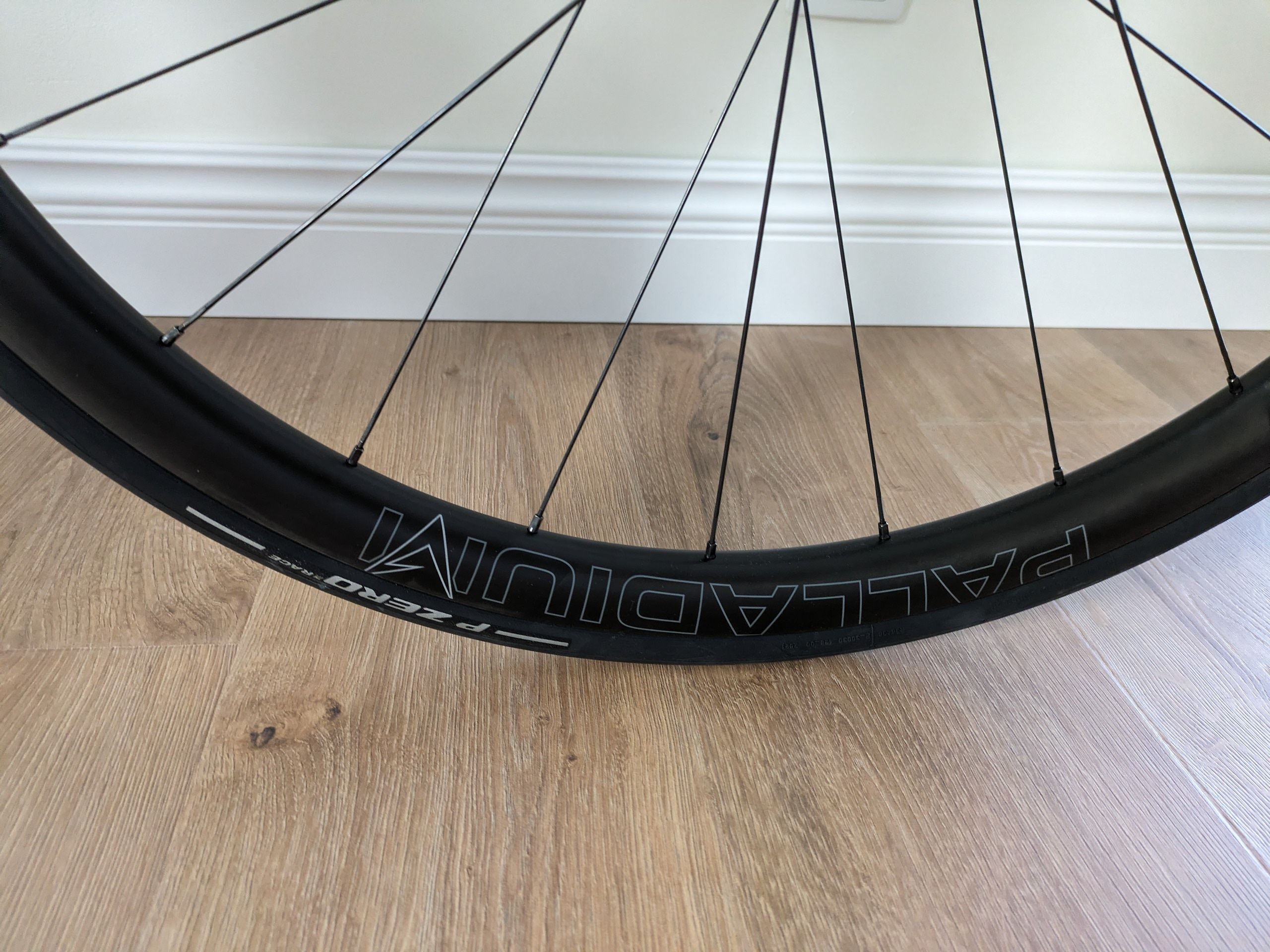 【未使用品】カーボンホイール VELOMANN PALLADIUM 33mm Bianchi VELOMANN PALLADIUM 33 2025