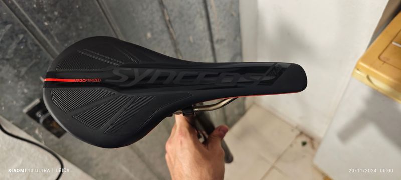 Used Syncros XR1.5 Carbon Black/Red 2022 Saddles & Seatposts