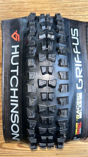 Hutchison Pneu NEUF VTT Hutchinson Griffus Racing Lab 2.40 29 Tubeless Ready Souple Hardskin Race Ripost Gravity eBike - Tyres & Tubes usato