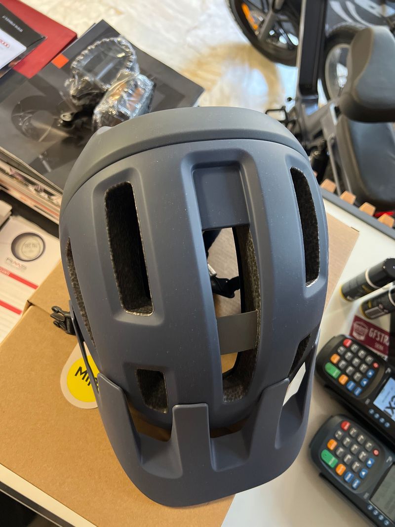 Used Fizik kassis 2025 bike — image 3 of 4