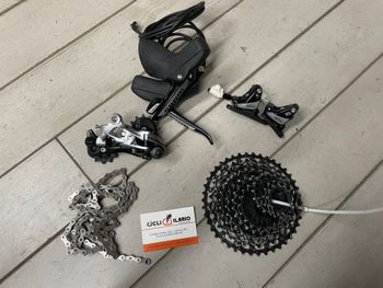 Sram, Rival