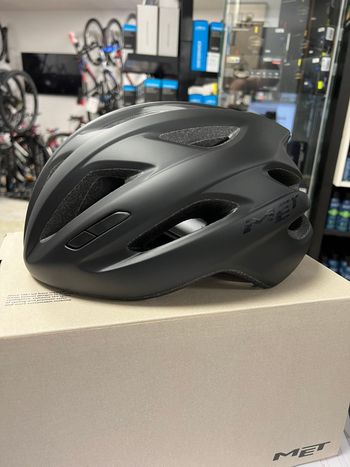 Used MET idolo 2025 bike — image 3 of 6