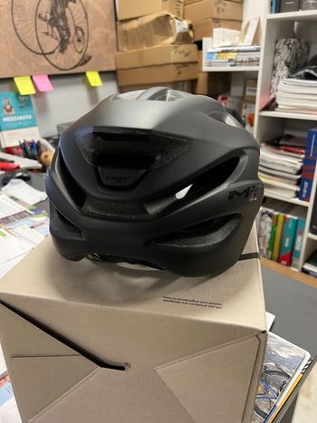 Used MET idolo 2025 bike — image 5 of 6