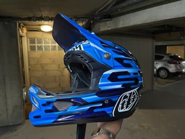 Troy Lee Designs Troy Lee design D3 Carbon 2018 Cycling Accessories usato