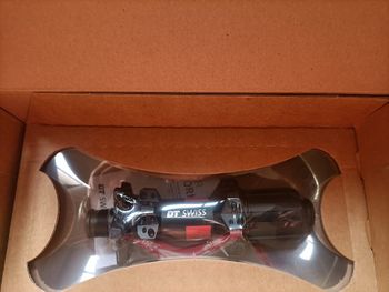 Used Dt Swiss 240 2024 bike — image 2 of 4