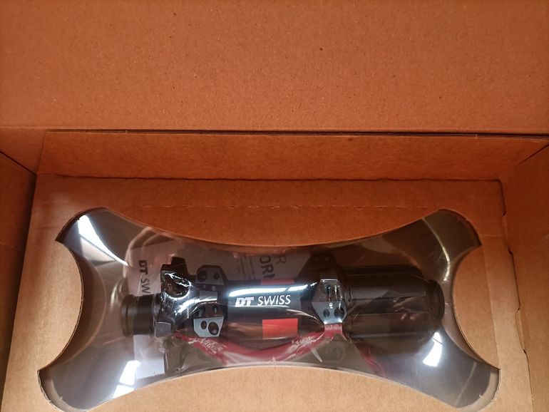 Used Dt Swiss 240 2024 bike — image 2 of 4
