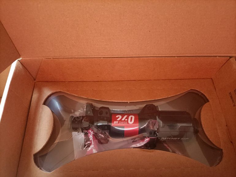 Used Dt Swiss 240 2024 bike — image 3 of 4