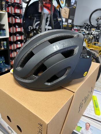 Used Fizik kudo 2025 bike — image 2 of 4