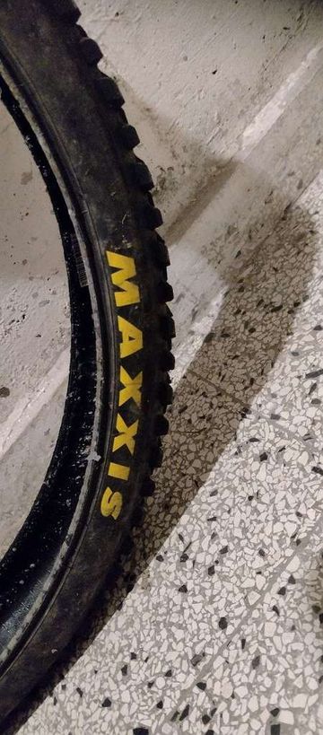 Maxxis Assegai 2020 Tyres & Tubes usato