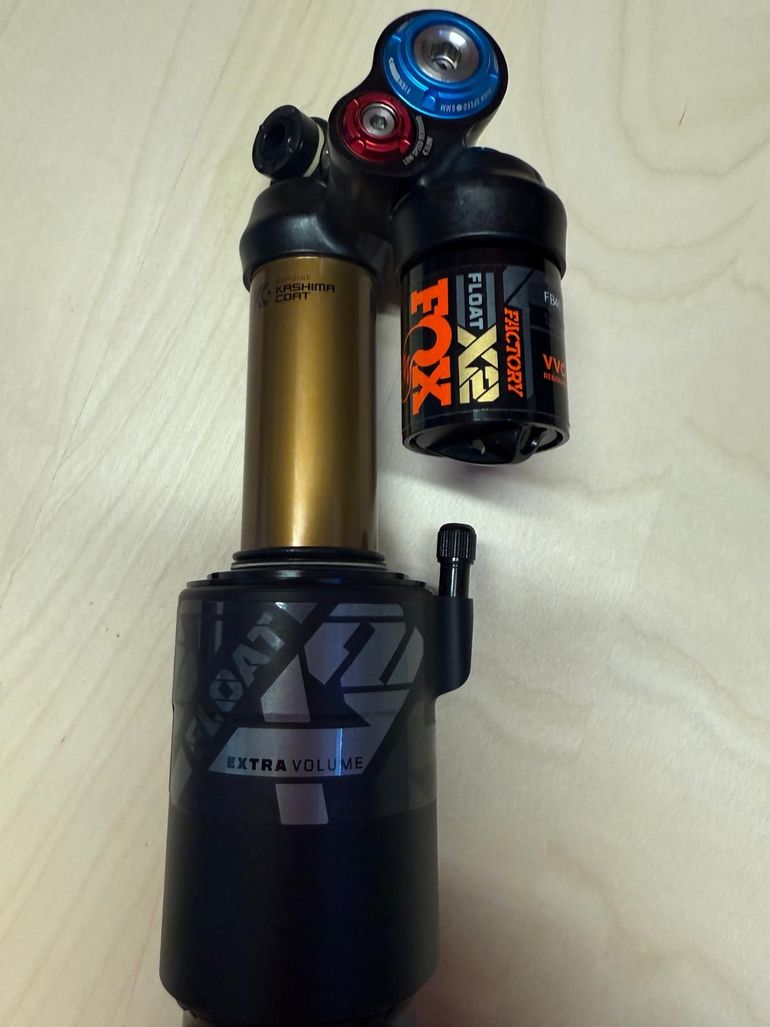 Brugt Fox Float X2 Factory 2023 bike — billede 3 af 5