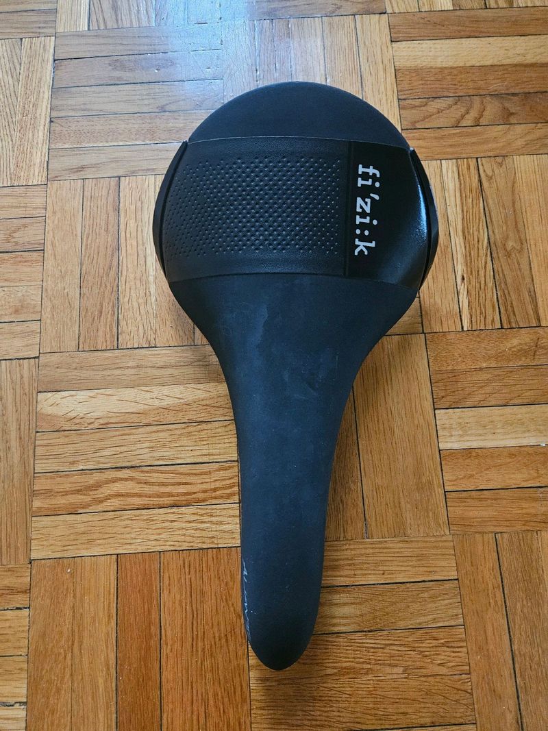 Used Fizik Aliante R3 Large 2023 Saddles & Seatposts