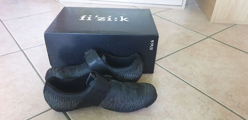 Käytetty Fizik Vento Infinito Knit Carbon 2 Wide 2019 Cycling Shoes