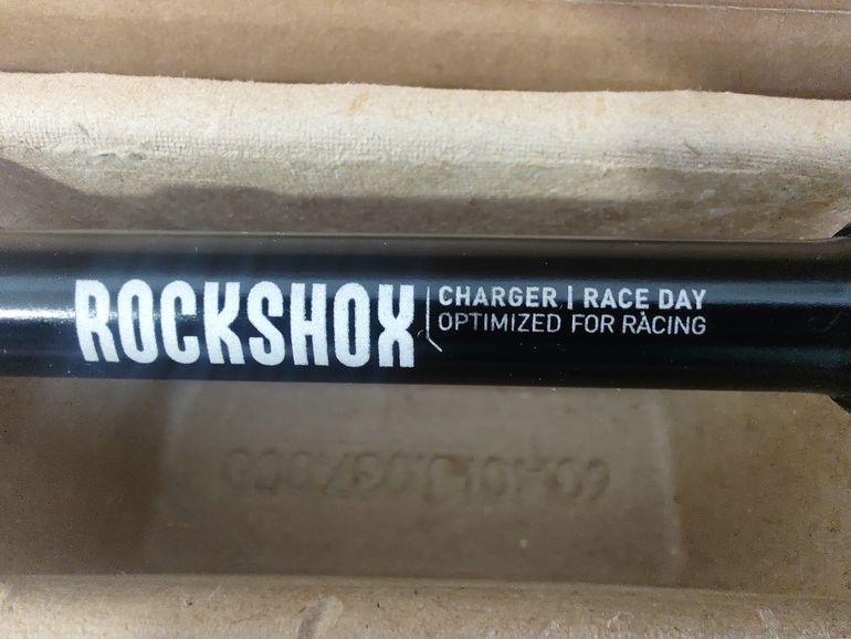 Brugt RockShox Charger Race Day 2025 bike — billede 9 af 18