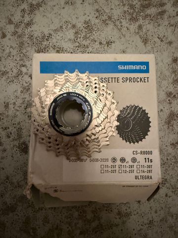 Gebrauchtes Shimano Ultegra CS R8000 Drivetrain & Pedals