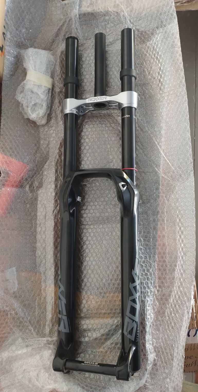 ROCKSHOX BOXXER Select 29インチ180mmストローク RockShox BoXXer Select Suspension Fork: 29