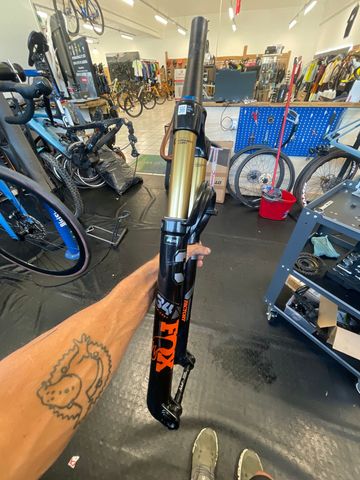 Used Fox 34 STEP CAST KASHIMA 2024 bike — image 4 of 4