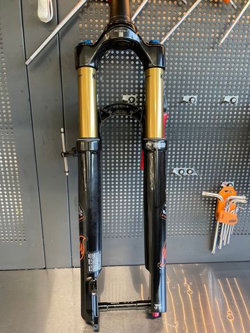 Used Fox 34 STEP CAST KASHIMA 2024 bike — image 2 of 4