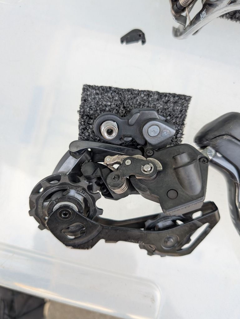 Used Shimano Ultegra r8050 di2 rim brake 172.5 53/39 bike — image 13 of 18