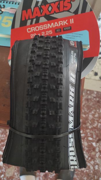 Maxxis crossmark II 2025 Tyres & Tubes usato